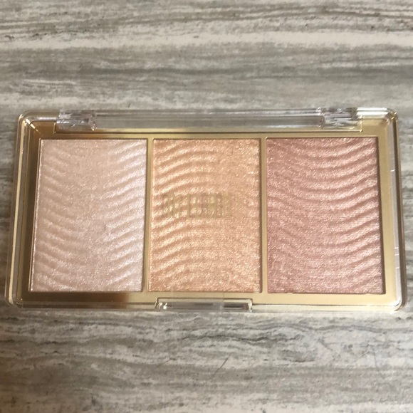 Milani Highlighter Palette ! - Picture 4 of 6